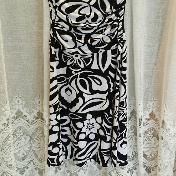 Dress - Picture 4 of 5